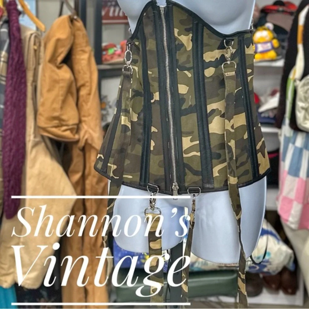 Akira NWT underbust sz large camouflage corset A35